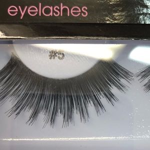 #5 La Charme Eyelashes